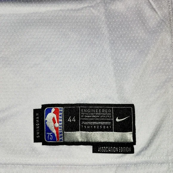 Chicago Bulls Michael Jordan Jersey - Picture 2 of 4